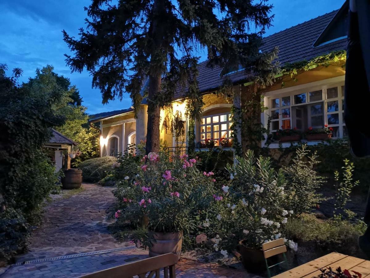 Villa-Magdi Vendeghaz Revfulop Ngoại thất bức ảnh